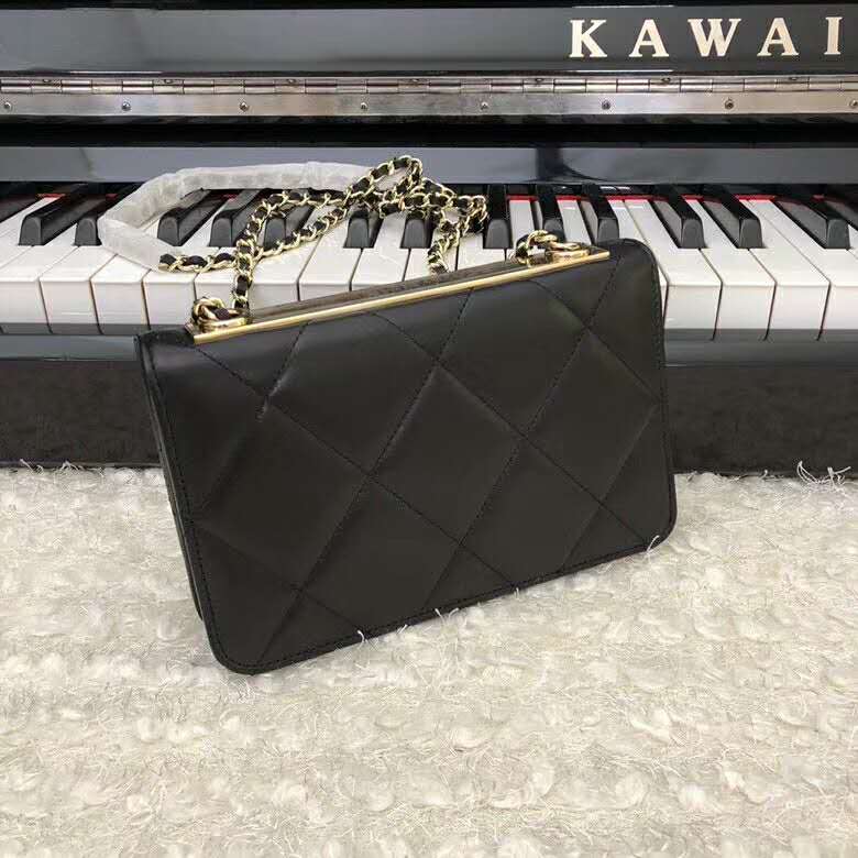 2020 Chanel wallet on chain