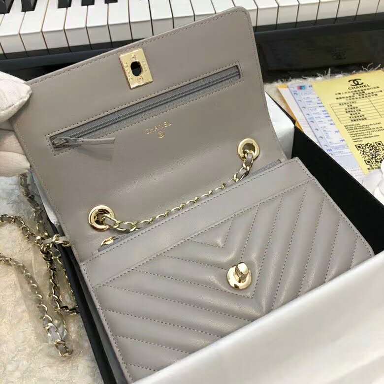 2020 Chanel wallet on chain