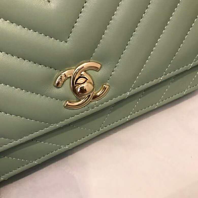 2020 Chanel wallet on chain