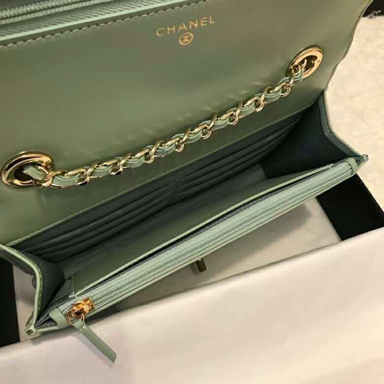 2020 Chanel wallet on chain