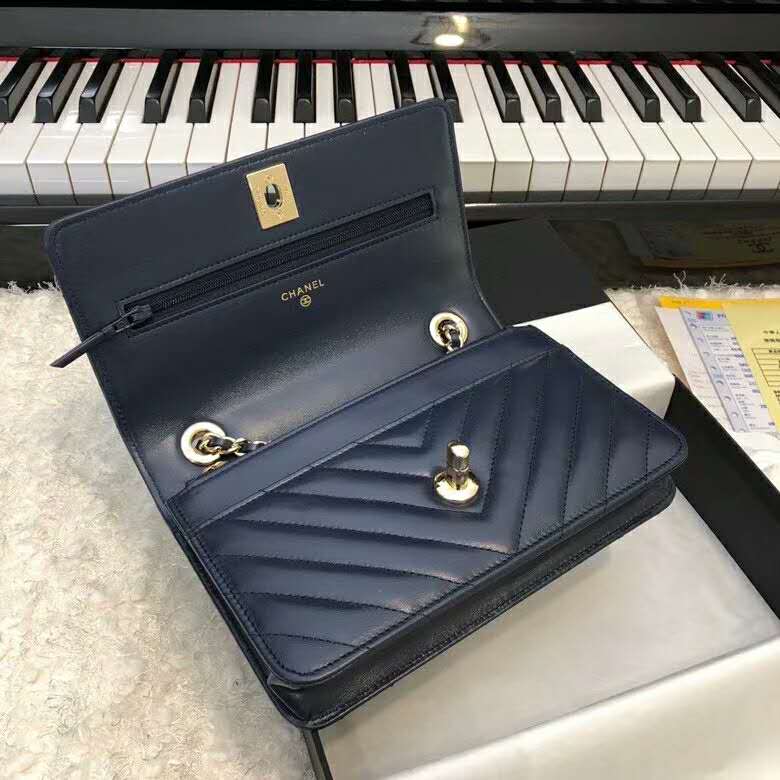 2020 Chanel wallet on chain