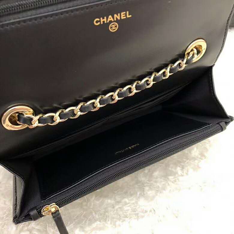 2020 Chanel wallet on chain