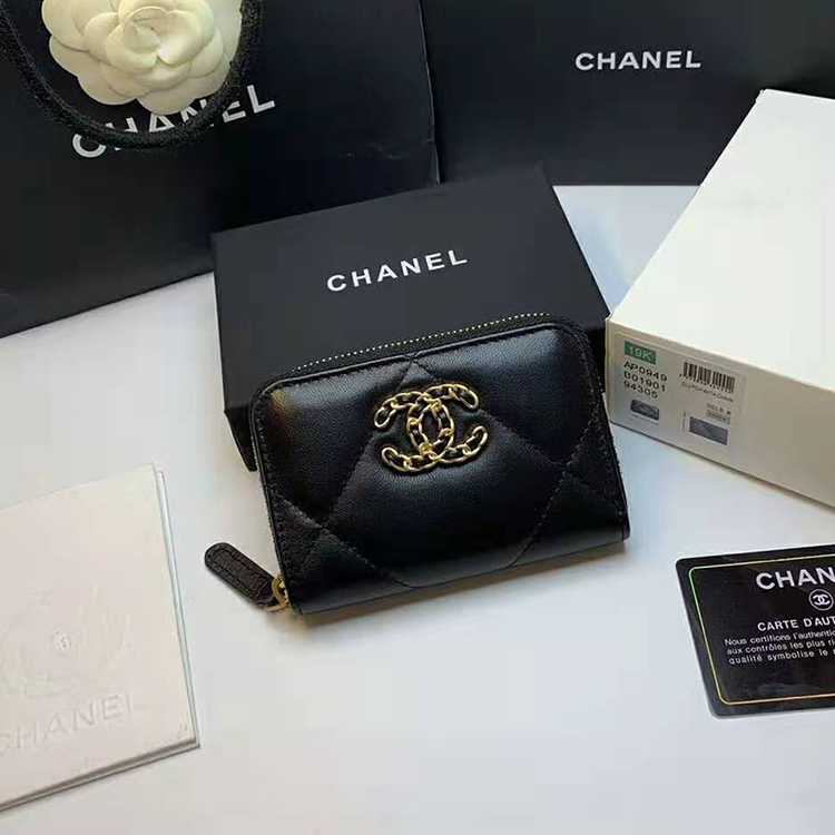 2020 Chanel zipped wallet