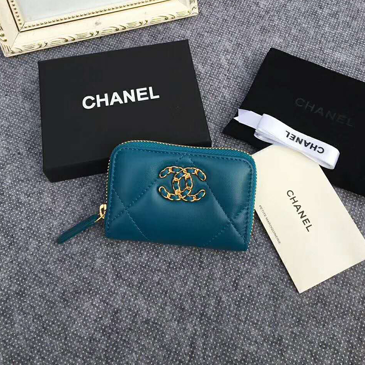 2020 Chanel zipped wallet