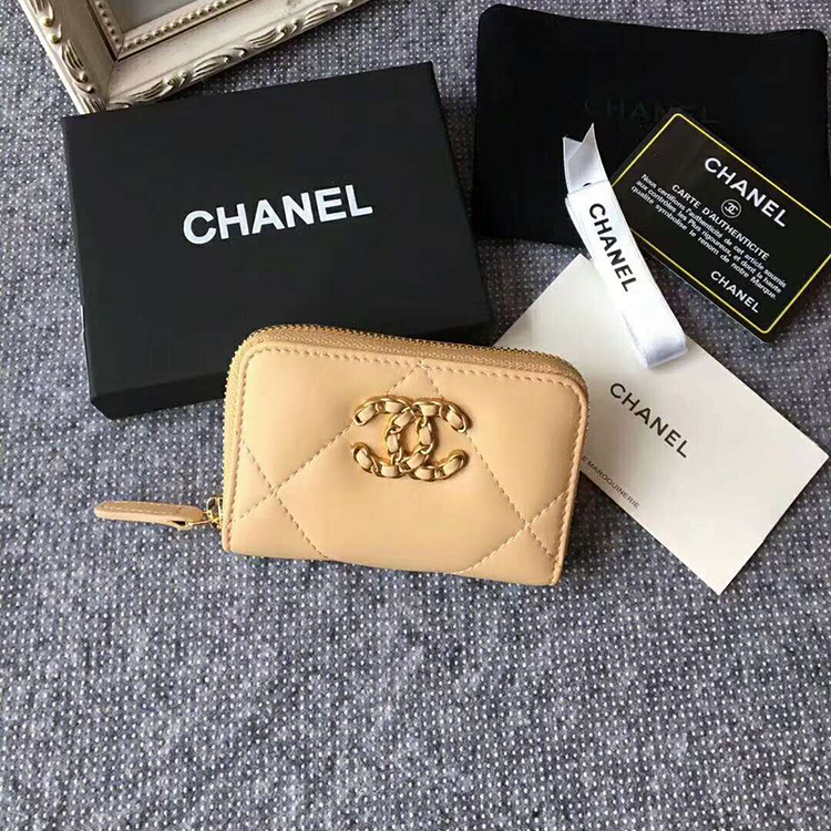 2020 Chanel zipped wallet