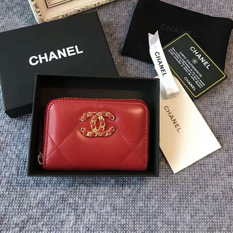 2020 Chanel zipped wallet