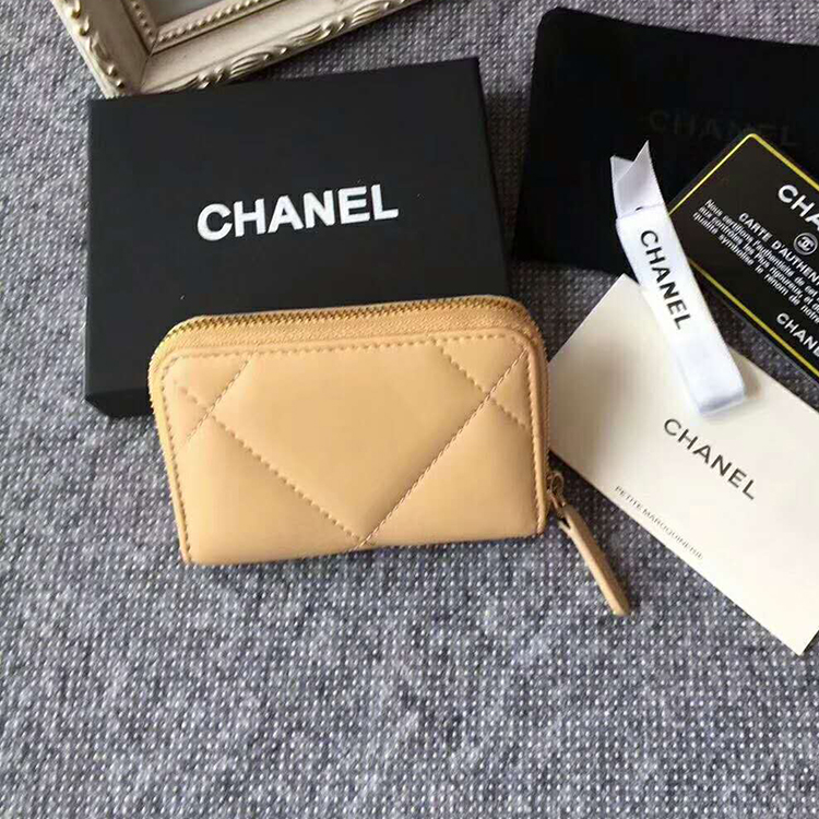 2020 Chanel zipped wallet