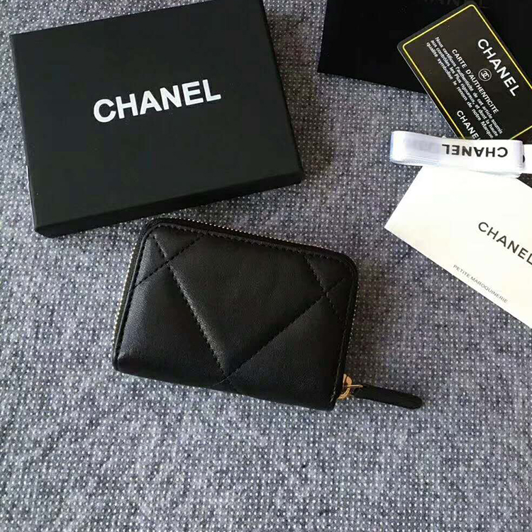 2020 Chanel zipped wallet