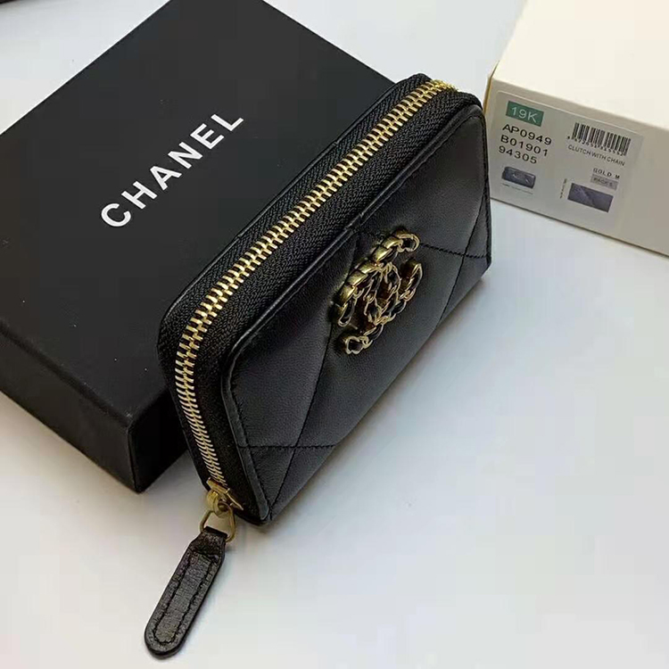 2020 Chanel zipped wallet