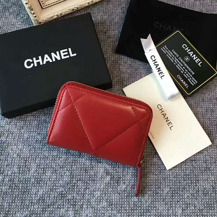 2020 Chanel zipped wallet