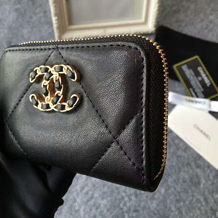 2020 Chanel zipped wallet