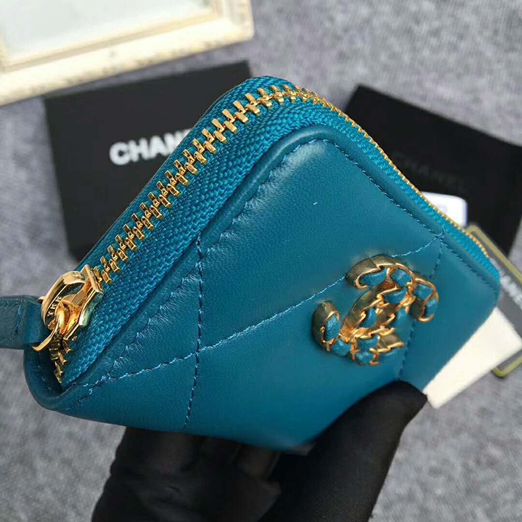 2020 Chanel zipped wallet