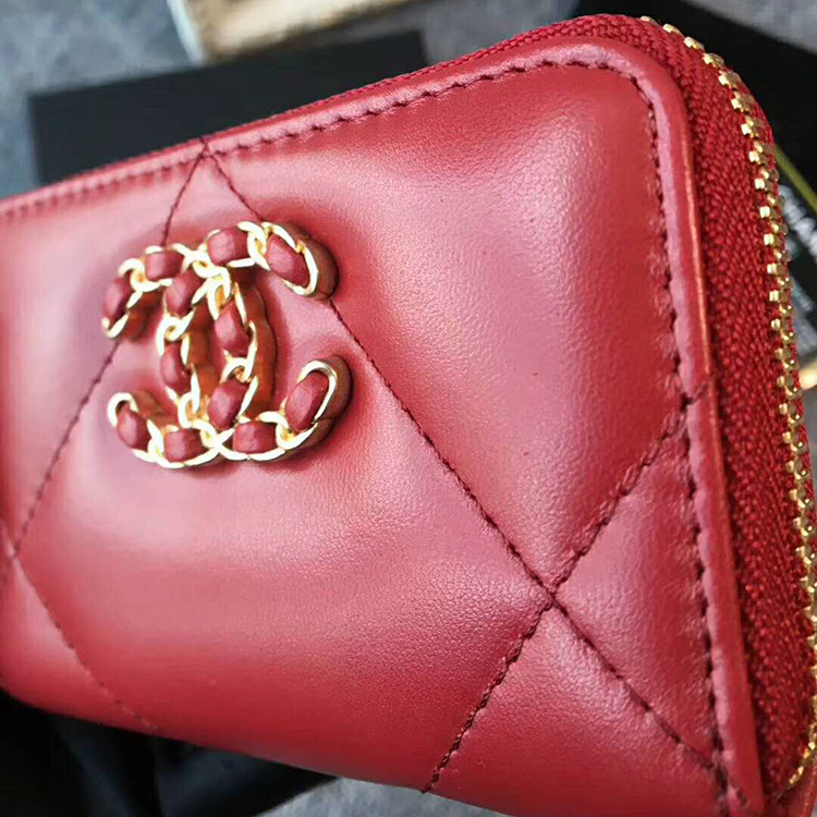 2020 Chanel zipped wallet