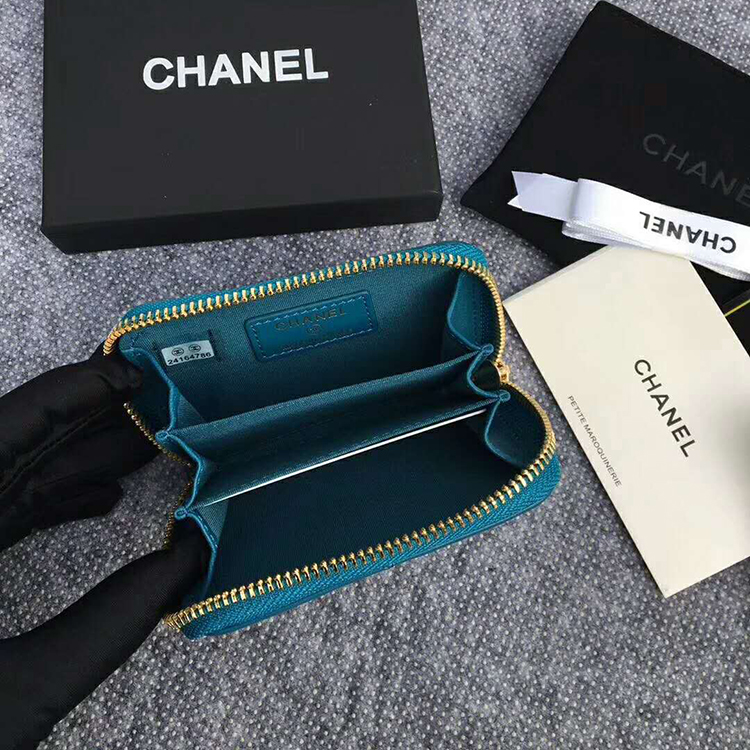 2020 Chanel zipped wallet