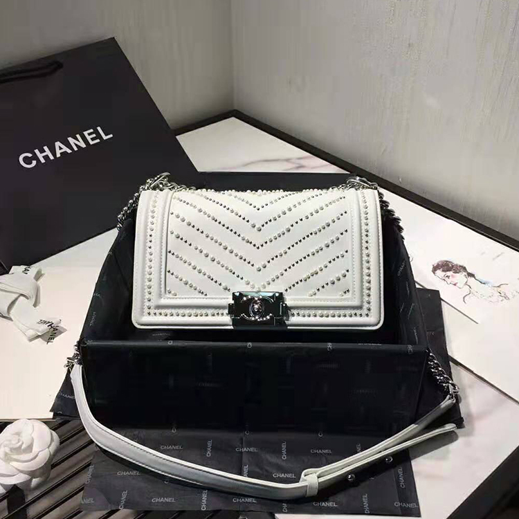 2020 Le Boy Chanel Flap Shoulder Bag