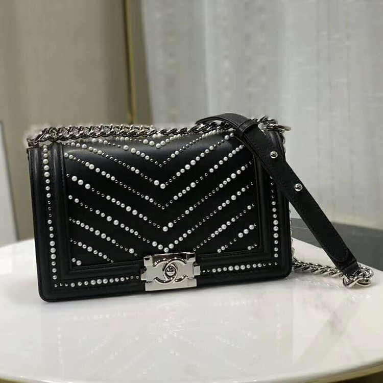 2020 Le Boy Chanel Flap Shoulder Bag