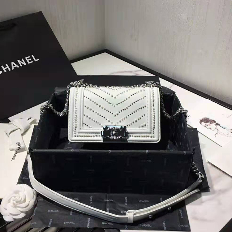 2020 Le Boy Chanel Flap Shoulder Bag