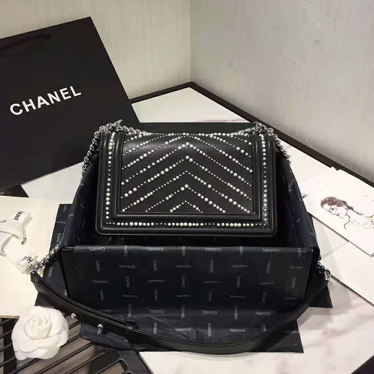 2020 Le Boy Chanel Flap Shoulder Bag