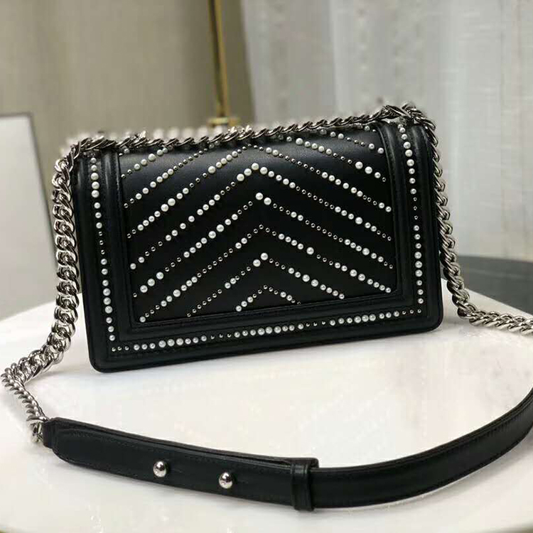 2020 Le Boy Chanel Flap Shoulder Bag