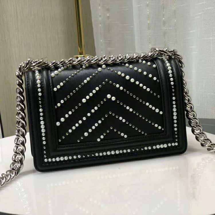 2020 Le Boy Chanel Flap Shoulder Bag