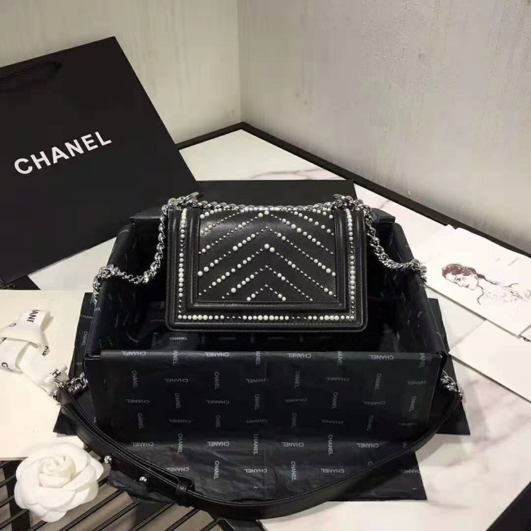 2020 Le Boy Chanel Flap Shoulder Bag