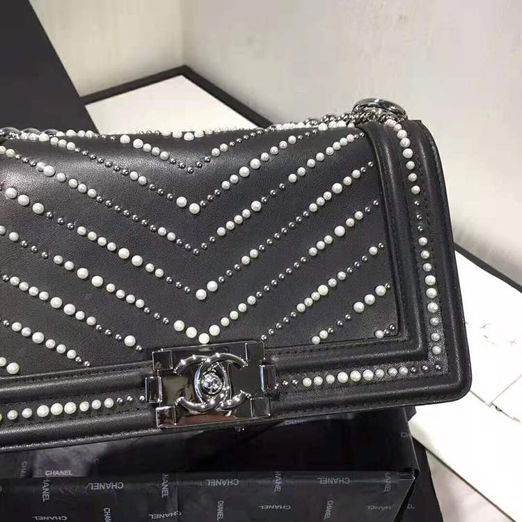 2020 Le Boy Chanel Flap Shoulder Bag