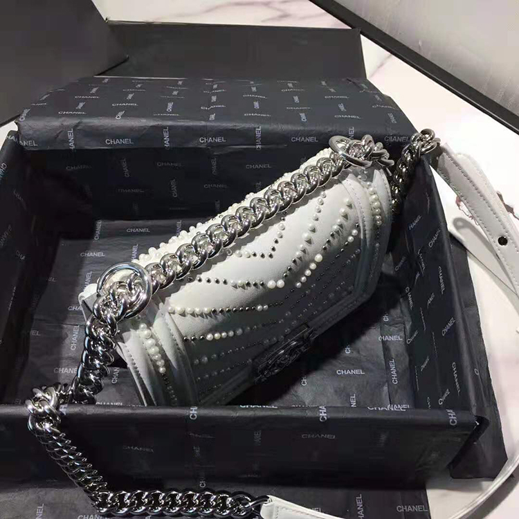 2020 Le Boy Chanel Flap Shoulder Bag