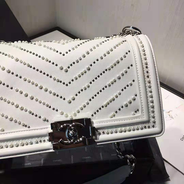 2020 Le Boy Chanel Flap Shoulder Bag