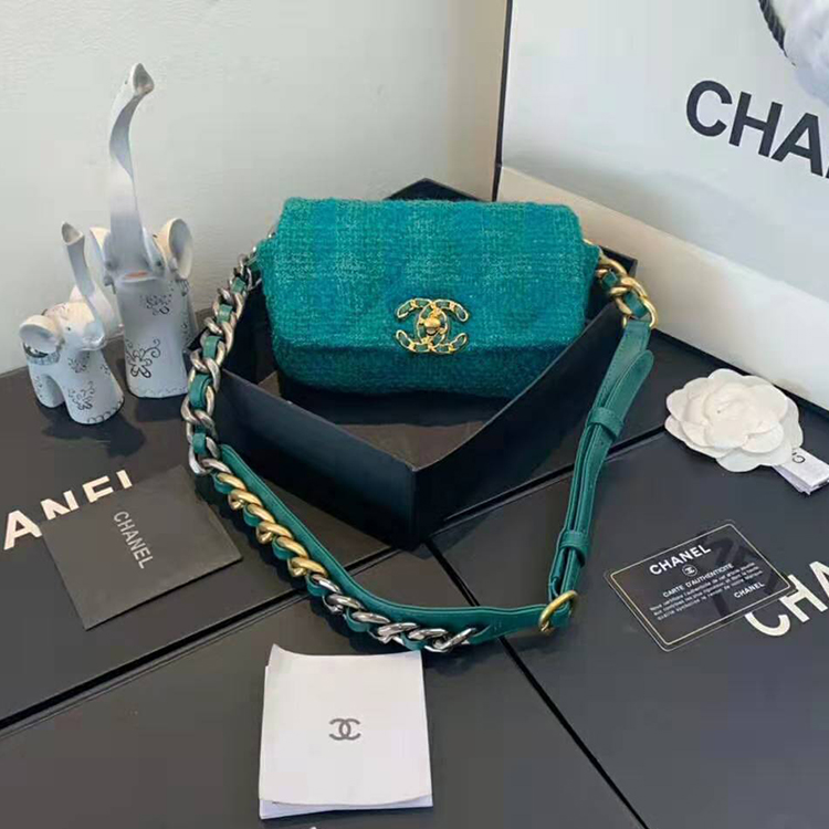 2020 chanel 19 waist bag