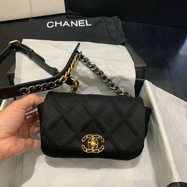 2020 chanel 19 waist bag