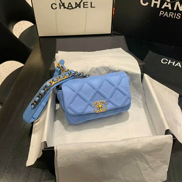 2020 chanel 19 waist bag