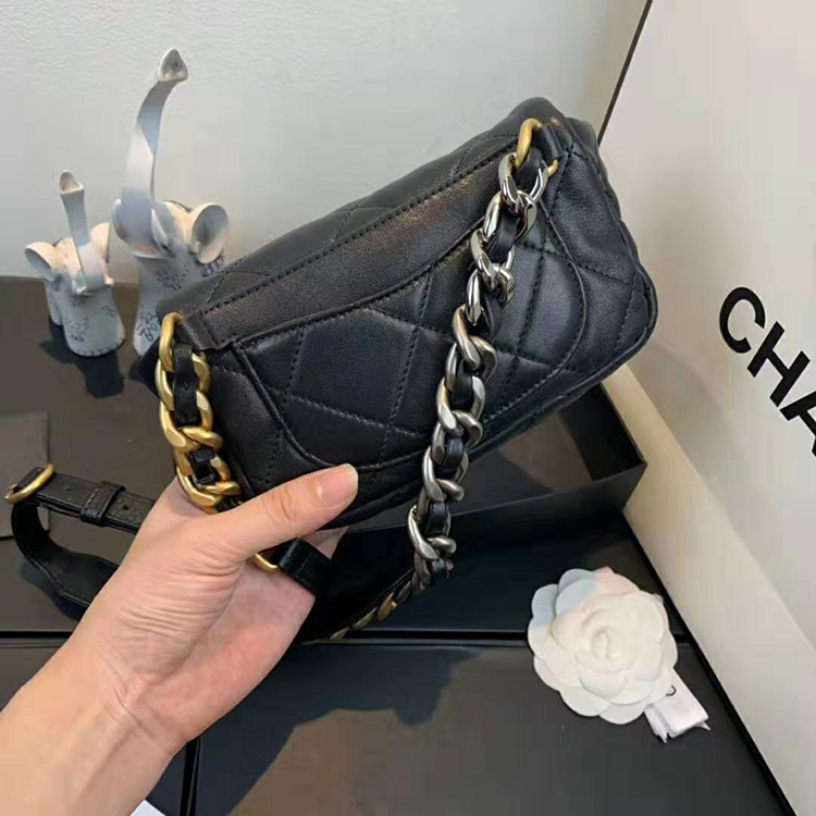 2020 chanel 19 waist bag