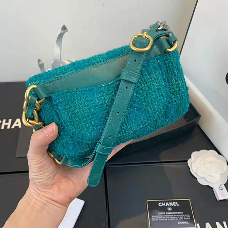 2020 chanel 19 waist bag