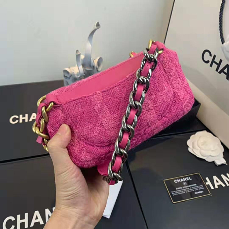 2020 chanel 19 waist bag