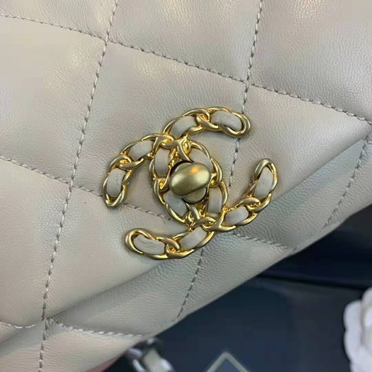 2020 chanel 19 waist bag