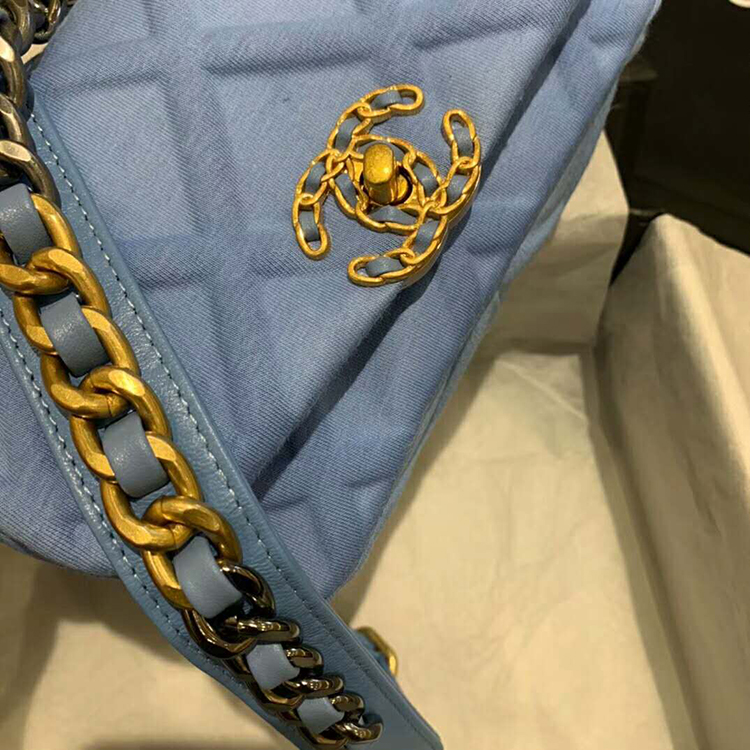 2020 chanel 19 waist bag