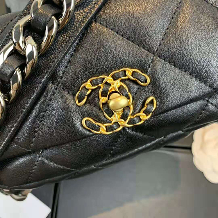 2020 chanel 19 waist bag