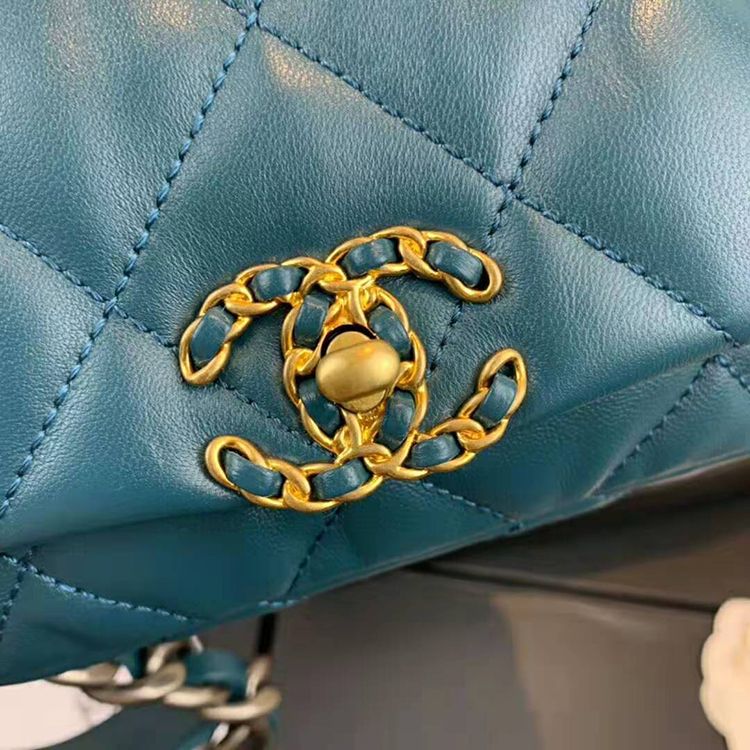 2020 chanel 19 waist bag