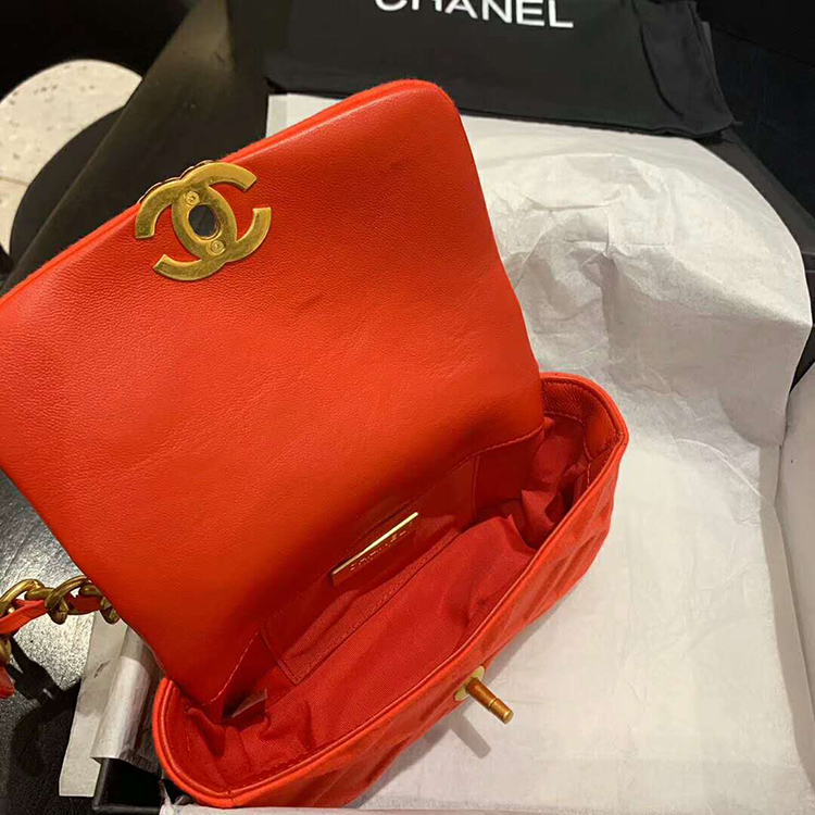 2020 chanel 19 waist bag