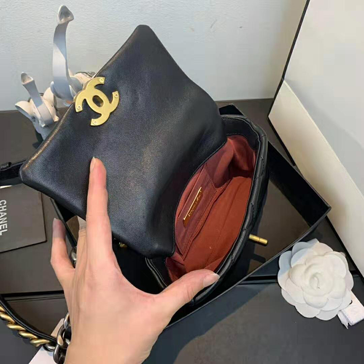 2020 chanel 19 waist bag