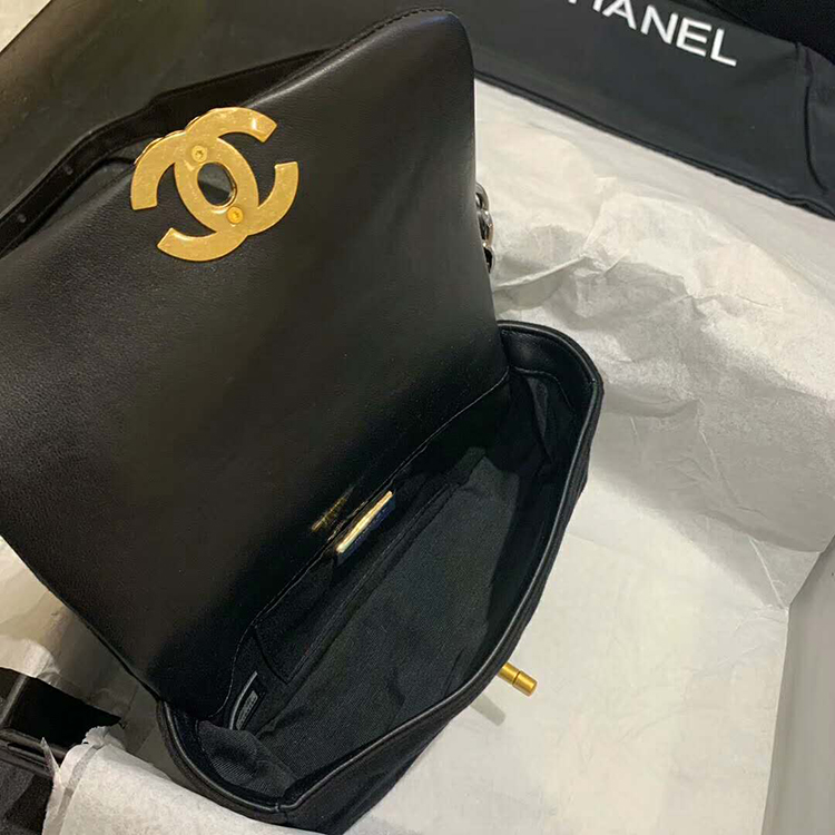 2020 chanel 19 waist bag