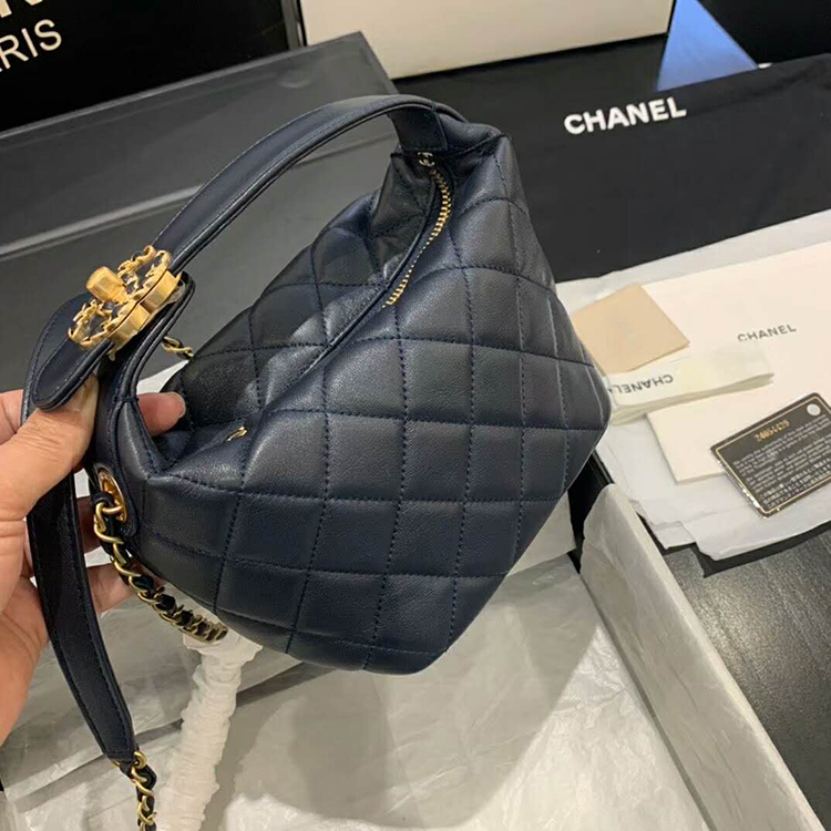 2020 chanel Medium hobo bag