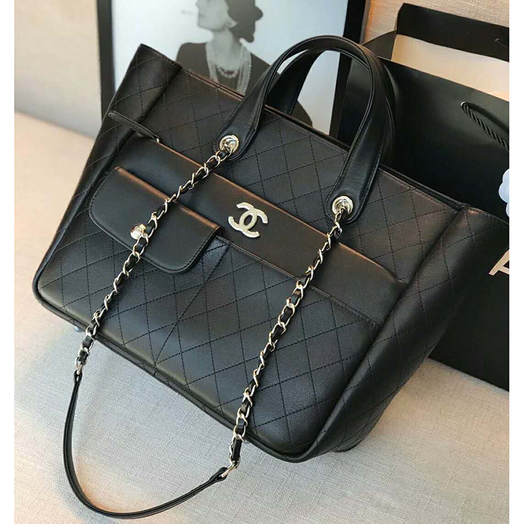 2020 chanel large zipped shopping bag