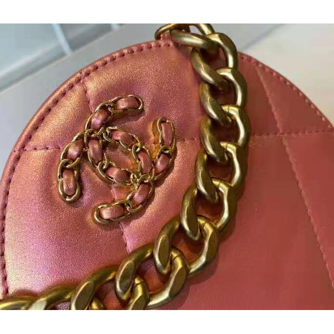 2021 Chanel 19 clutch with chain