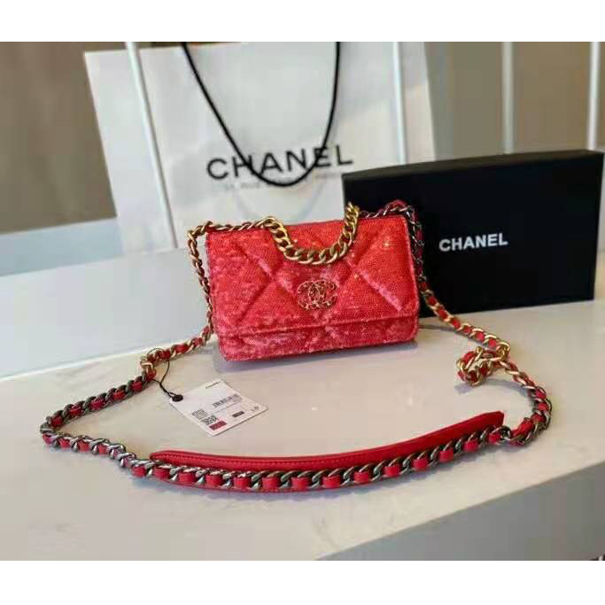 2021 Chanel 19 wallet on chain