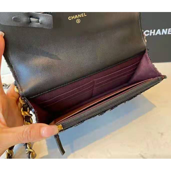 2021 Chanel 19 wallet on chain