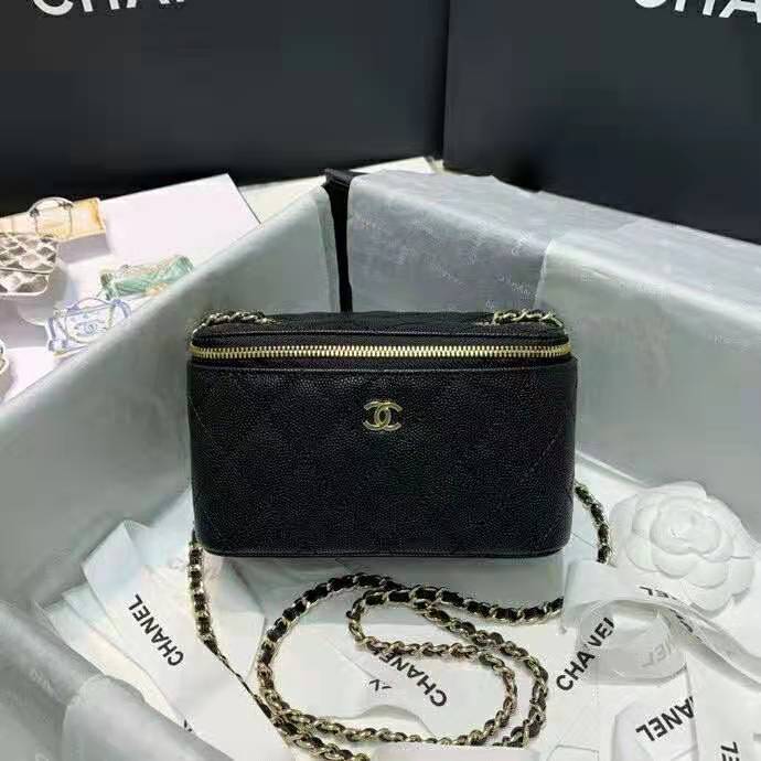 2021 Chanel vanity with chain