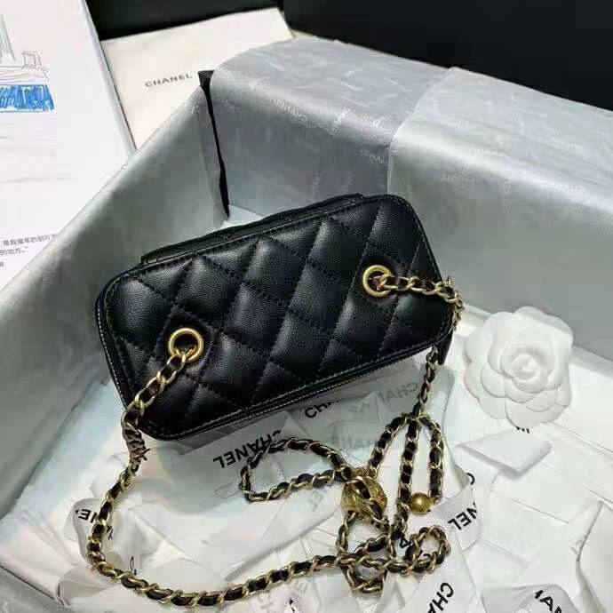 2021 Chanel vanity with chain