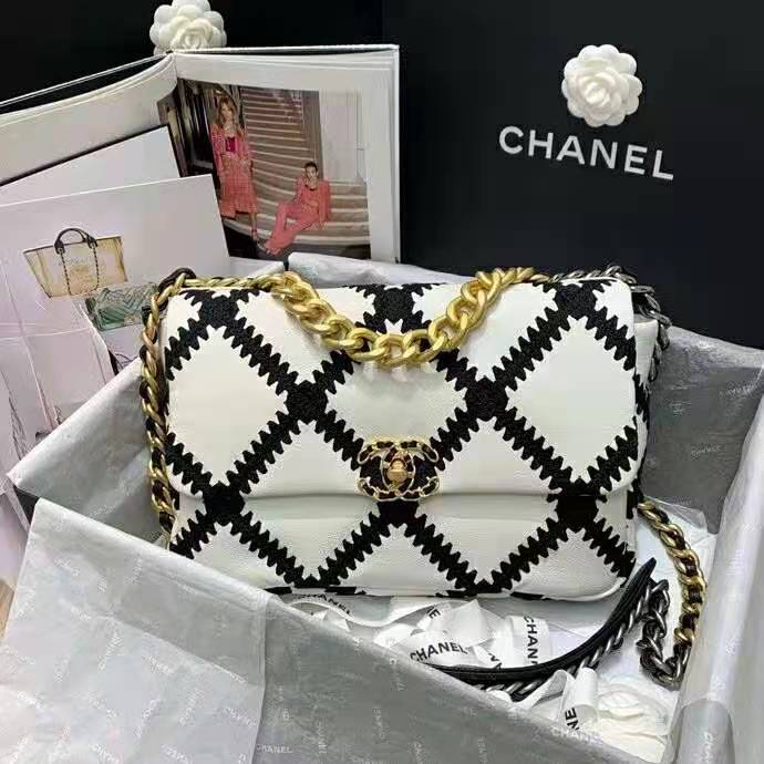 2021 chanel 19 flap bag