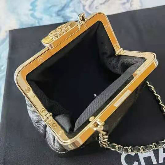 2021 chanel clutch with chain